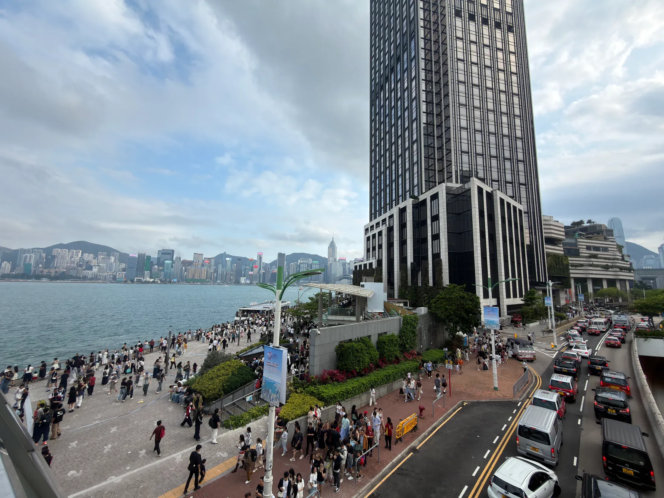 维港人群